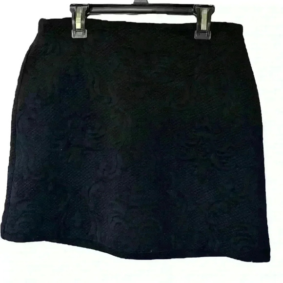 BEBE 90’S BLACK TEXTURED SKIRT 🍒 - Picture 2 of 5